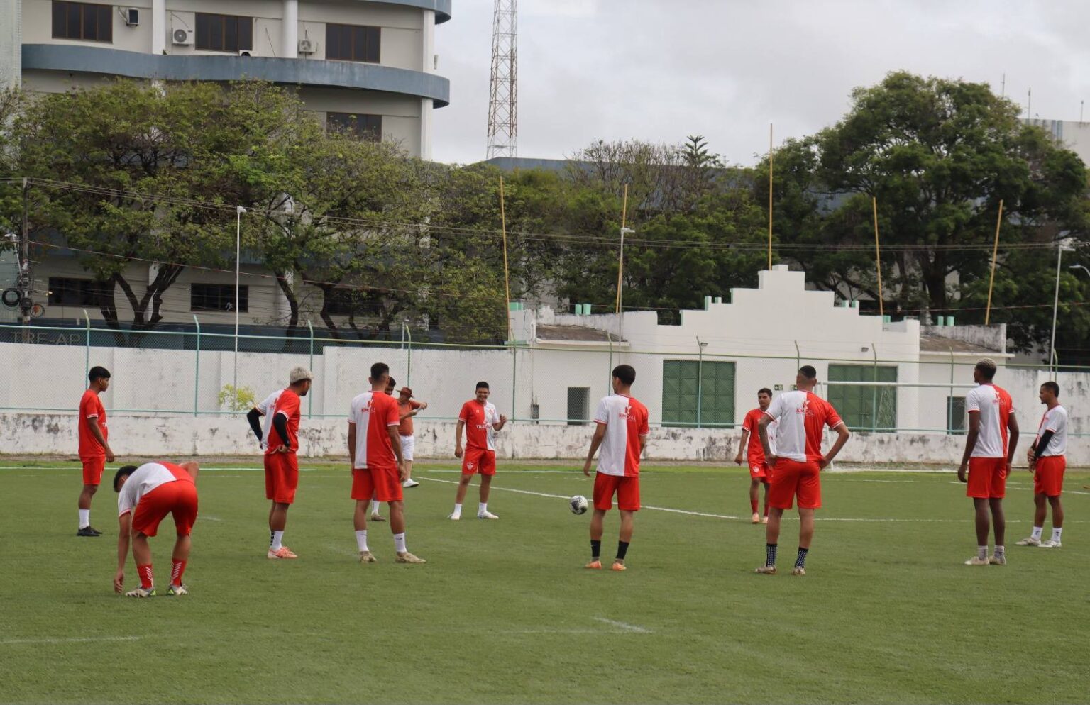 Jogadores do Cristal Revelam Atrasos Salariais; Clube Responde às Denúncias