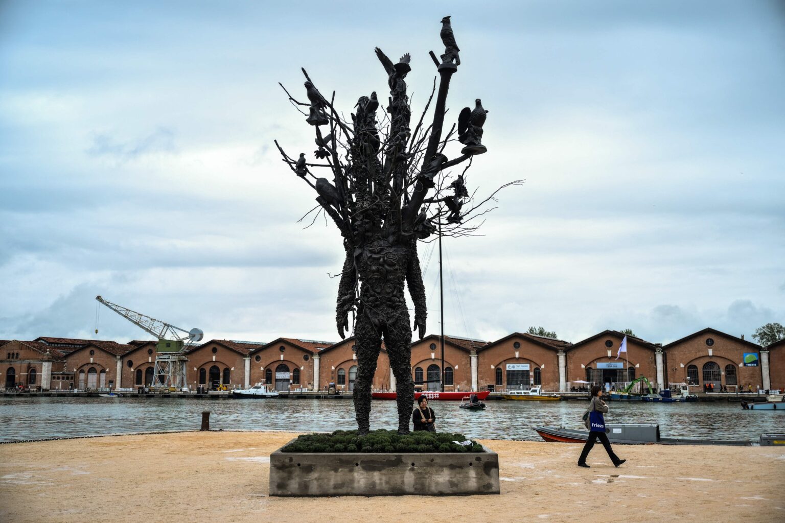 61ª Bienal de Veneza: Arte, Protestos e Reflexões sobre o Colonialismo