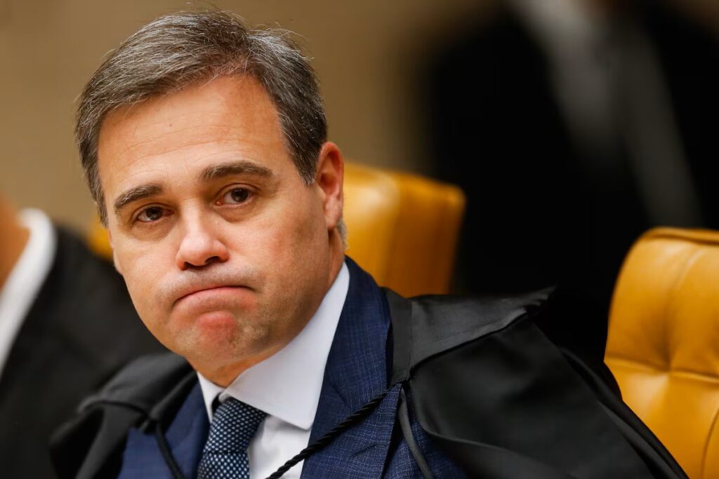 André Mendonça Exige Mais Claridade e Impede Avanço da Delação de Vorcaro