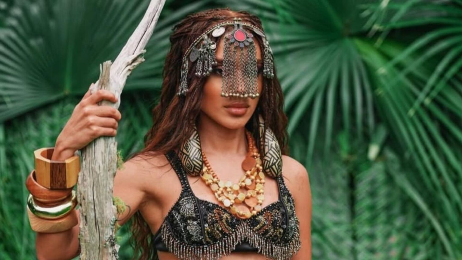 Anitta Contribui para Valorização da Arte Indígena Karipuna em Novos Clipes