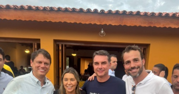 Lucas Bove Destaca o Papel do Agronegócio em Evento com Flávio Bolsonaro e Tarcísio Lucas Bove Destaca o Papel do Agronegócio em Evento com Flávio Bolsonaro e Tarcísio