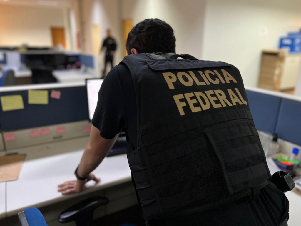 Polícia Federal Investiga Possíveis Crimes Eleitorais em Macapá/AP Polícia Federal Investiga Possíveis Crimes Eleitorais em Macapá/AP