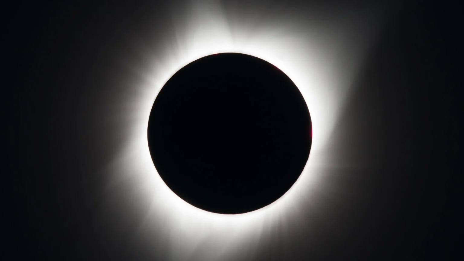 Eclipse solar total desta quarta impacta 15 milhões com escurecimento do céu