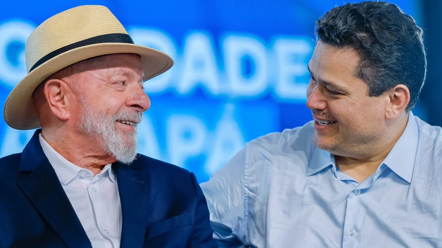 Alcolumbre e Lula visitam navio-sonda da Petrobras no Oiapoque após reaproximação política