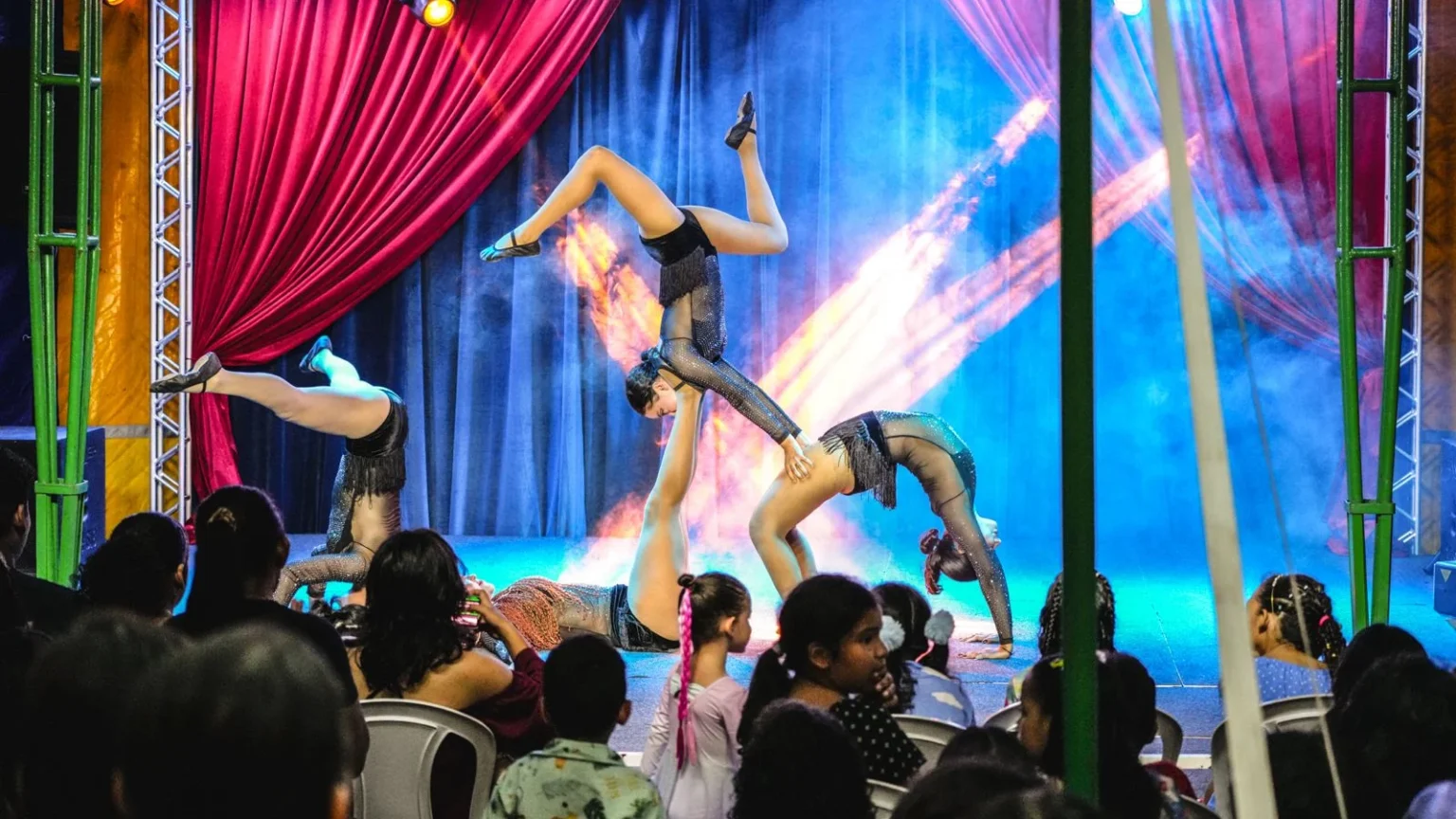 Circo no Residencial encanta Macapá com espetáculos gratuitos e cultura para todos Circo no Residencial encanta Macapá com espetáculos gratuitos e cultura para todos