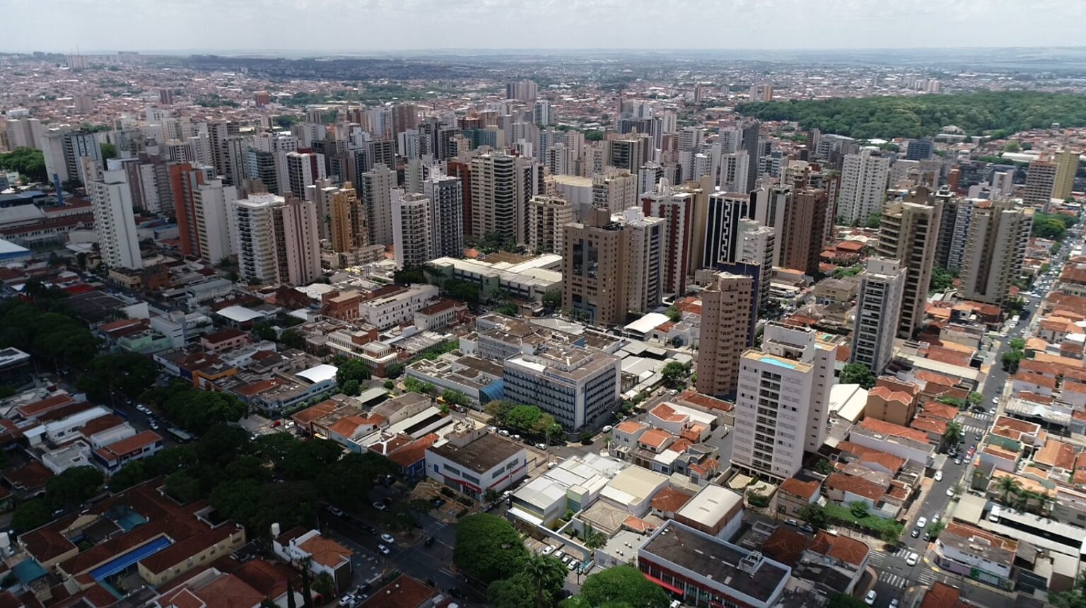 Orçamento de R$ 5,4 bilhões para Ribeirão Preto em 2026: Foco em Serviços e Redução de Dívidas