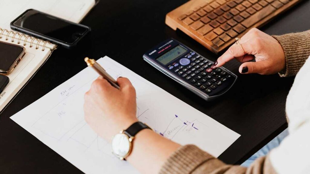 Como se Preparar Financeiramente para IPVA, IPTU e Material Escolar em 2024