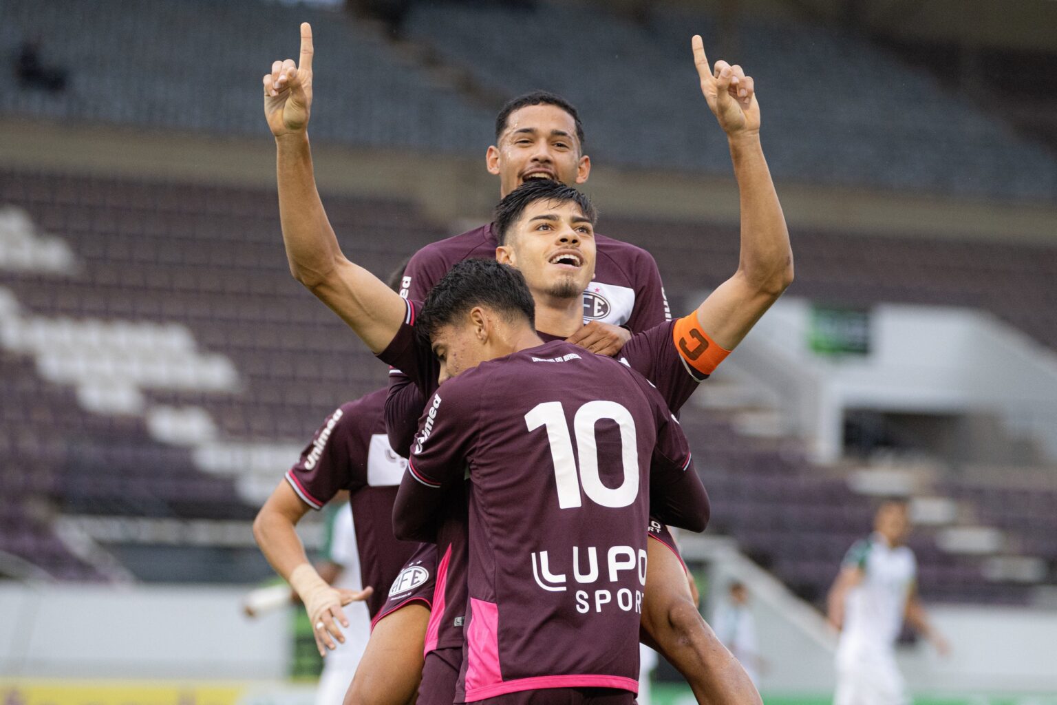 Desafios da Ferroviária na Copa São Paulo: Calor e Jogos à Tarde Desafios da Ferroviária na Copa São Paulo: Calor e Jogos à Tarde