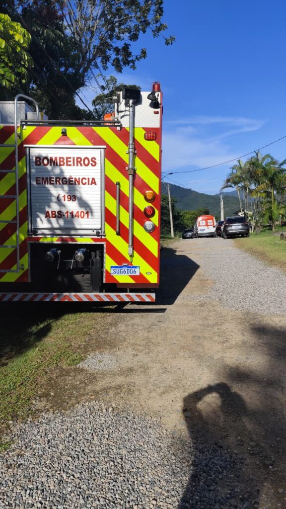 Tragédia em Caraguatatuba: Idosa de 67 anos morre após queda de 3,5 metros