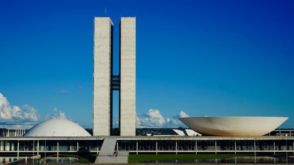 Déficit Público e Supersalários: Desafios Econômicos em Ano Eleitoral