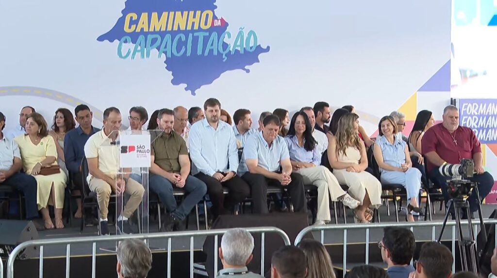Feira de Empregos em SP: Governador Tarcísio Destaca Oportunidades e Formação Profissional