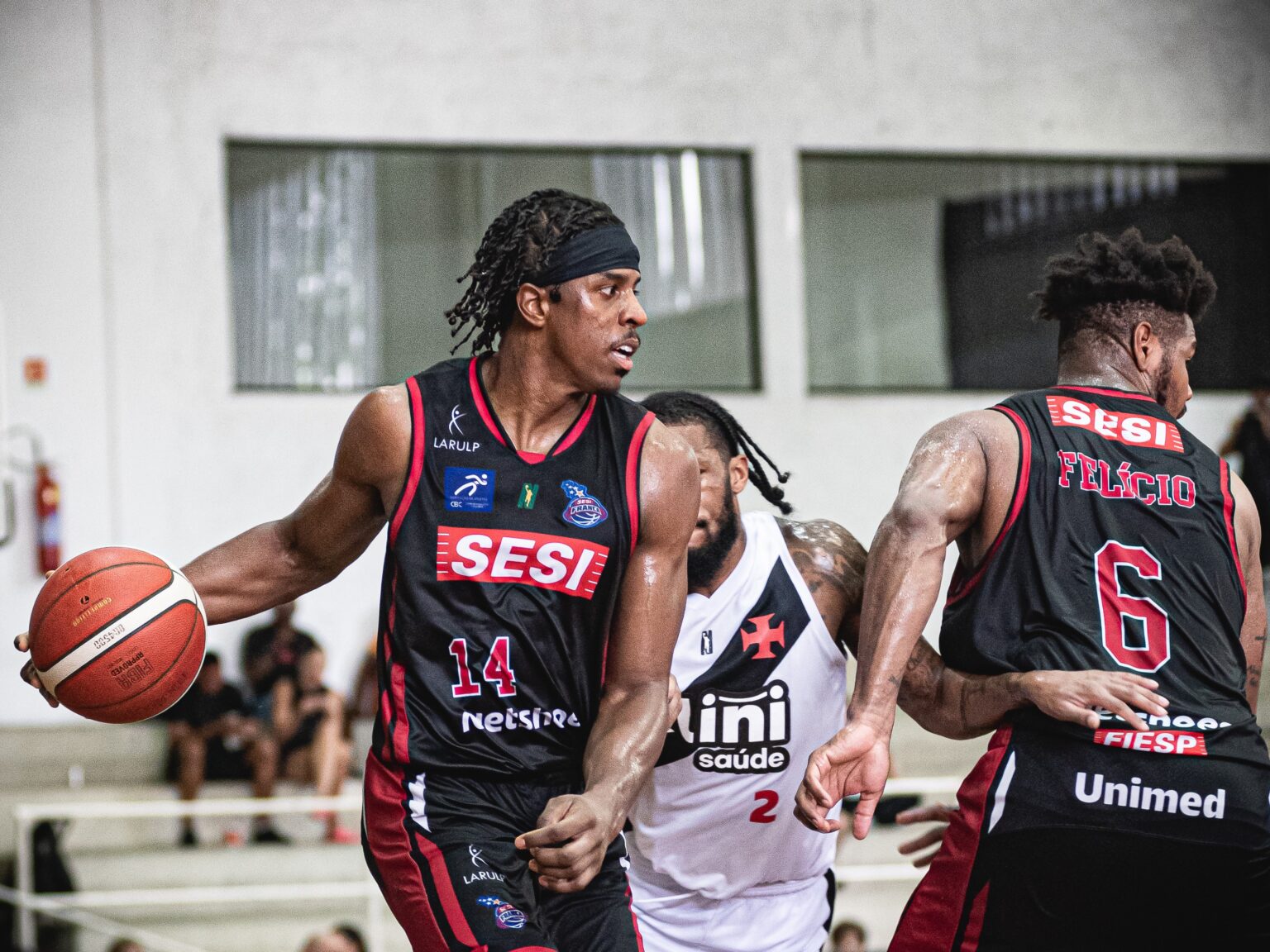 Georginho Brilha em Jogo Histórico e Franca Vence o Vasco no NBB