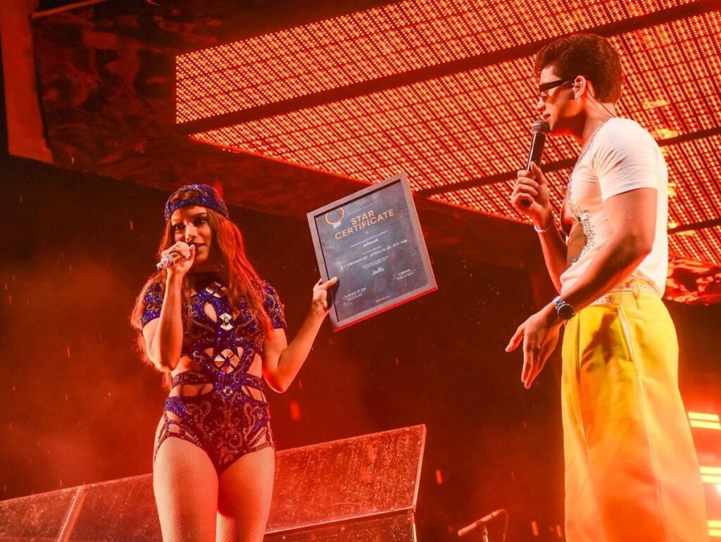 Léo Foguete Surpreende Anitta com Presente Inusitado Durante Show em Ribeirão Preto