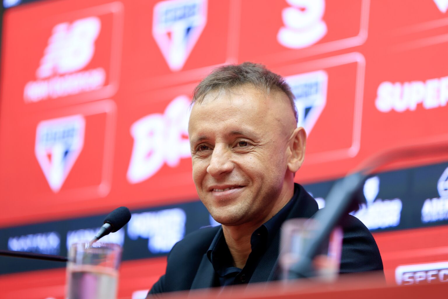 Rafinha: O Pacificador do Furacão São Paulo em um Mês