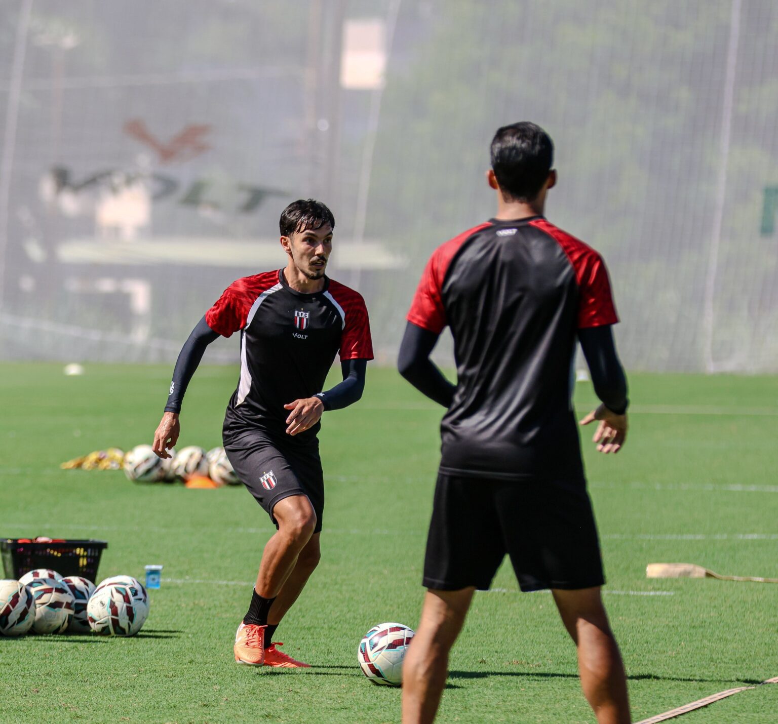 Marco Antônio Treina com o Botafogo-SP e Destaca Disputa no Meio-Campo Marco Antônio Treina com o Botafogo-SP e Destaca Disputa no Meio-Campo