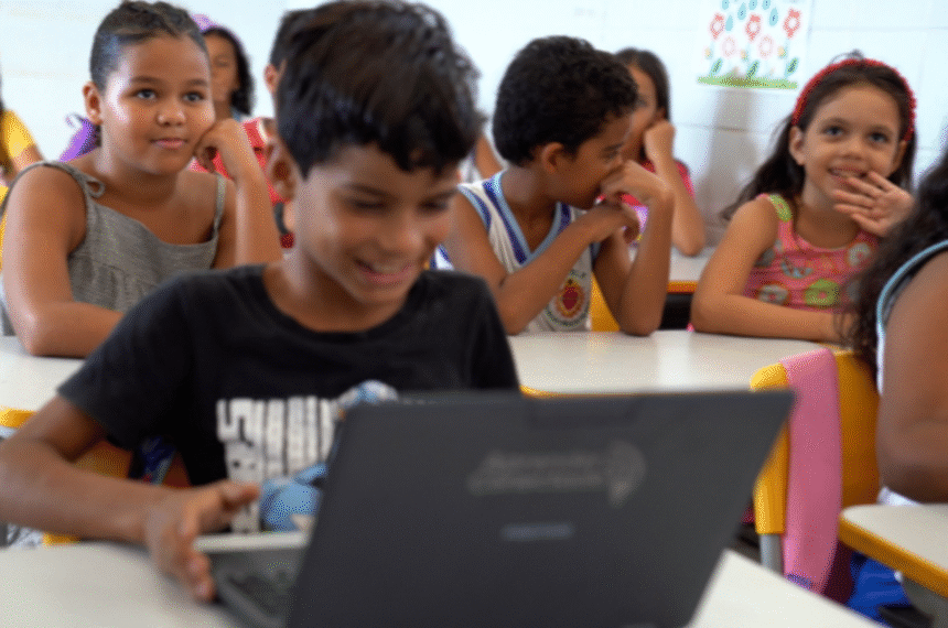 São Paulo Conecta 98,5% das Escolas: Um Marco na Educação São Paulo Conecta 98,5% das Escolas: Um Marco na Educação