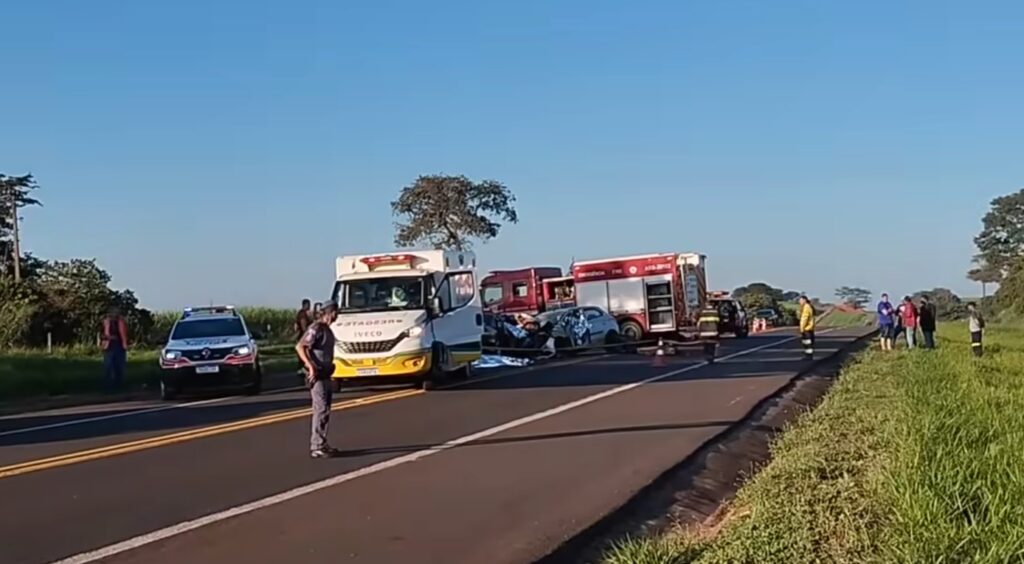 Tragédia em Avanhandava: Quatro Mortes em Acidente Frontal Entre Carros