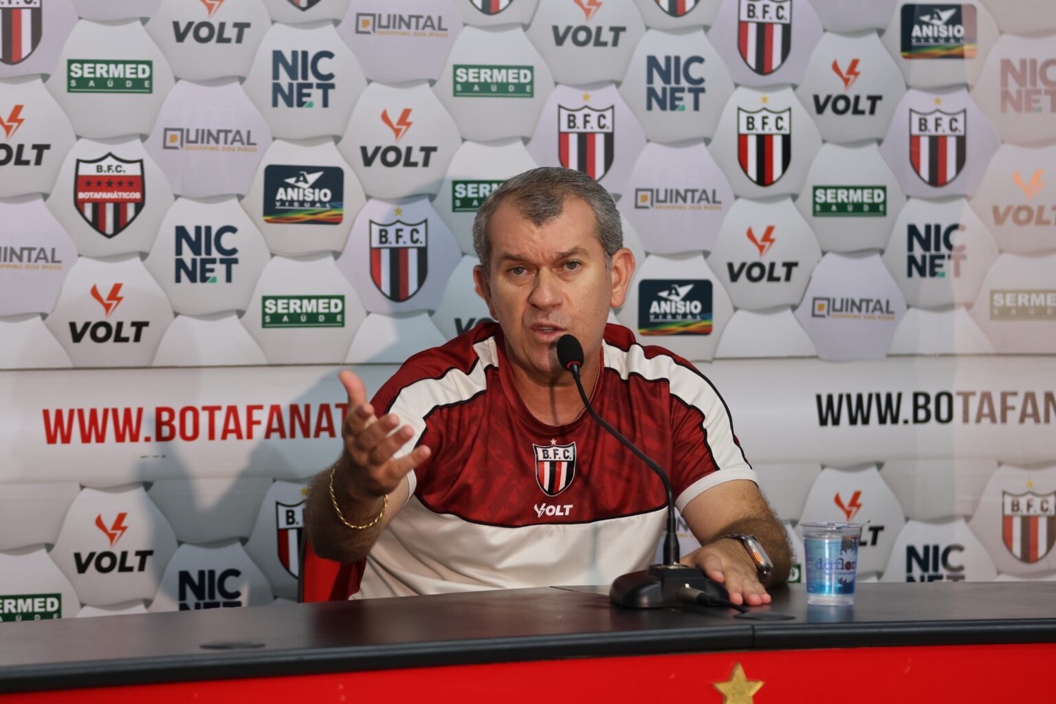 Botafogo-SP Anuncia Chegada de Novo Centroavante em Momento Crítico