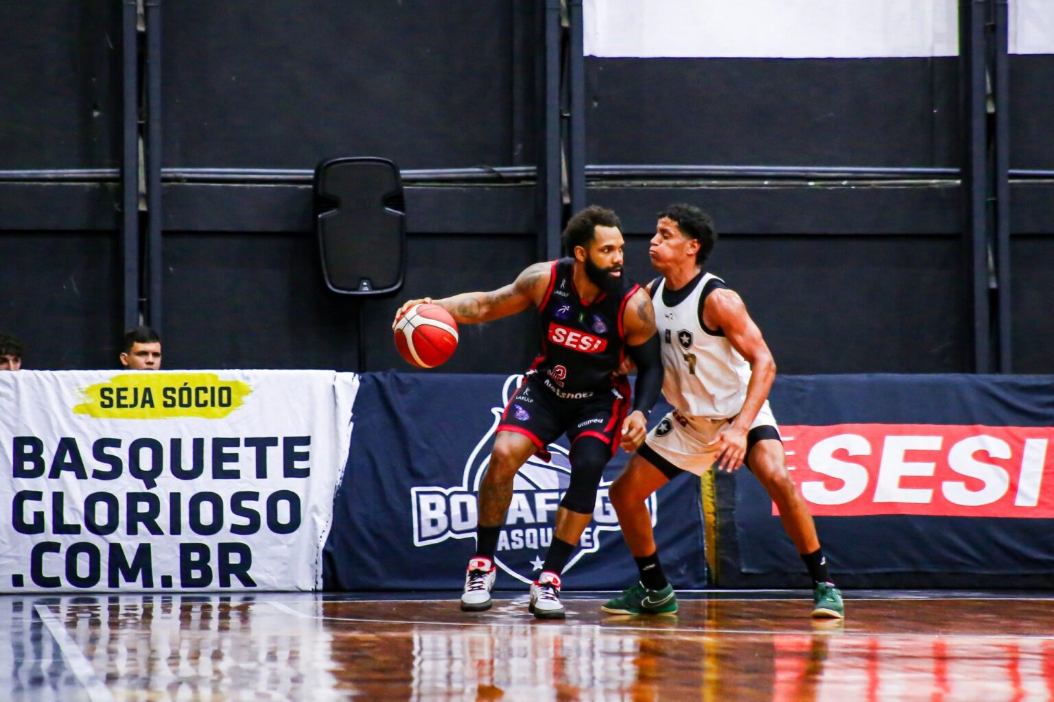 David Jackson Brilha aos 43 Anos e Atinge 7 Mil Pontos no NBB David Jackson Brilha aos 43 Anos e Atinge 7 Mil Pontos no NBB