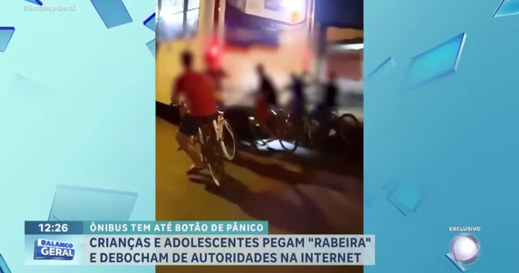 Desafios Perigosos: Jovens de Ribeirão Preto Praticam ‘Rabeiras’ em Ônibus Desafios Perigosos: Jovens de Ribeirão Preto Praticam 'Rabeiras' em Ônibus