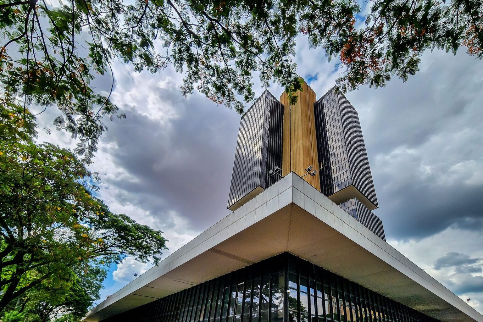 Entenda a Política Monetária: O Papel do Banco Central na Taxa de Juros Entenda a Política Monetária: O Papel do Banco Central na Taxa de Juros