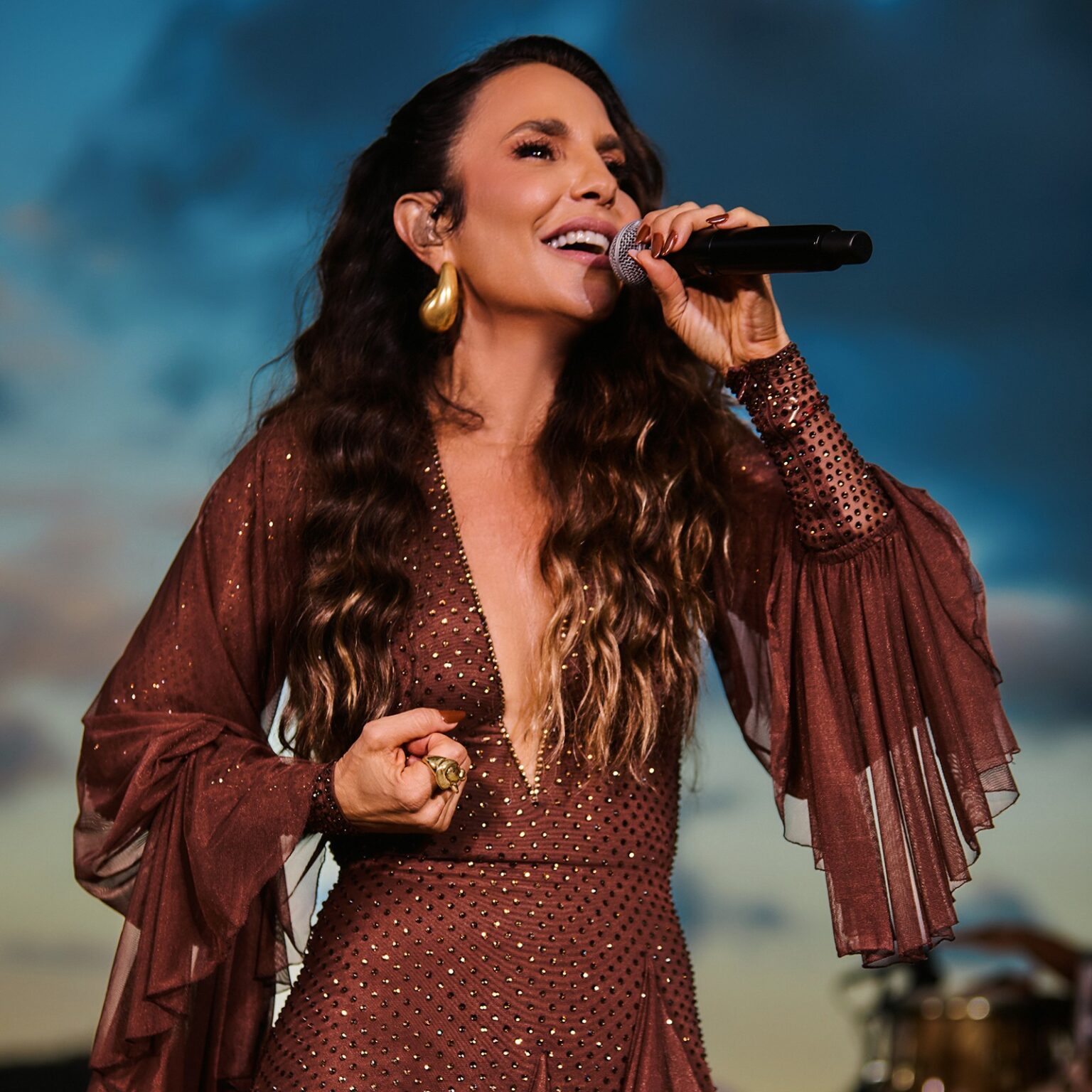 Ivete Sangalo Celebra Raízes do Samba em Show Inédito em Florianópolis