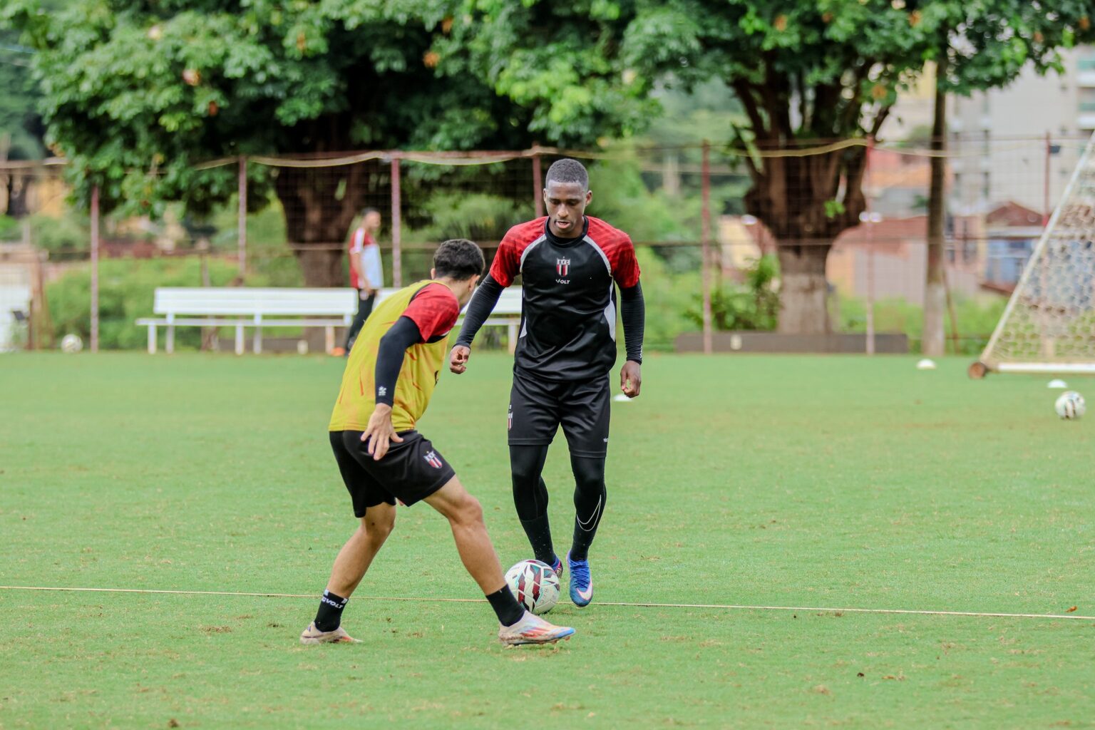 Matheus Sales Antecipando Confronto com Ex-Clube: Botafogo-SP em Alerta Contra Atlético-GO Matheus Sales Antecipando Confronto com Ex-Clube: Botafogo-SP em Alerta Contra Atlético-GO