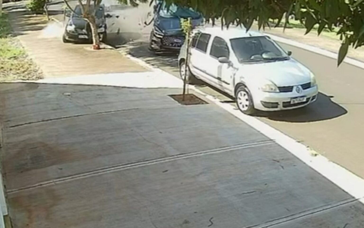 Motorista Distrai-se com Celular e Causa Acidente em Ribeirão Preto Motorista Distrai-se com Celular e Causa Acidente em Ribeirão Preto