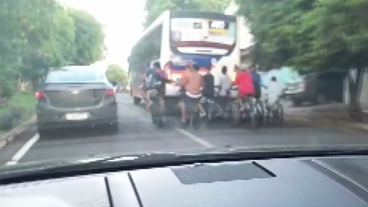 Motoristas de Ribeirão Preto Criticam Ineficiência do Botão de Emergência em Ônibus Motoristas de Ribeirão Preto Criticam Ineficiência do Botão de Emergência em Ônibus
