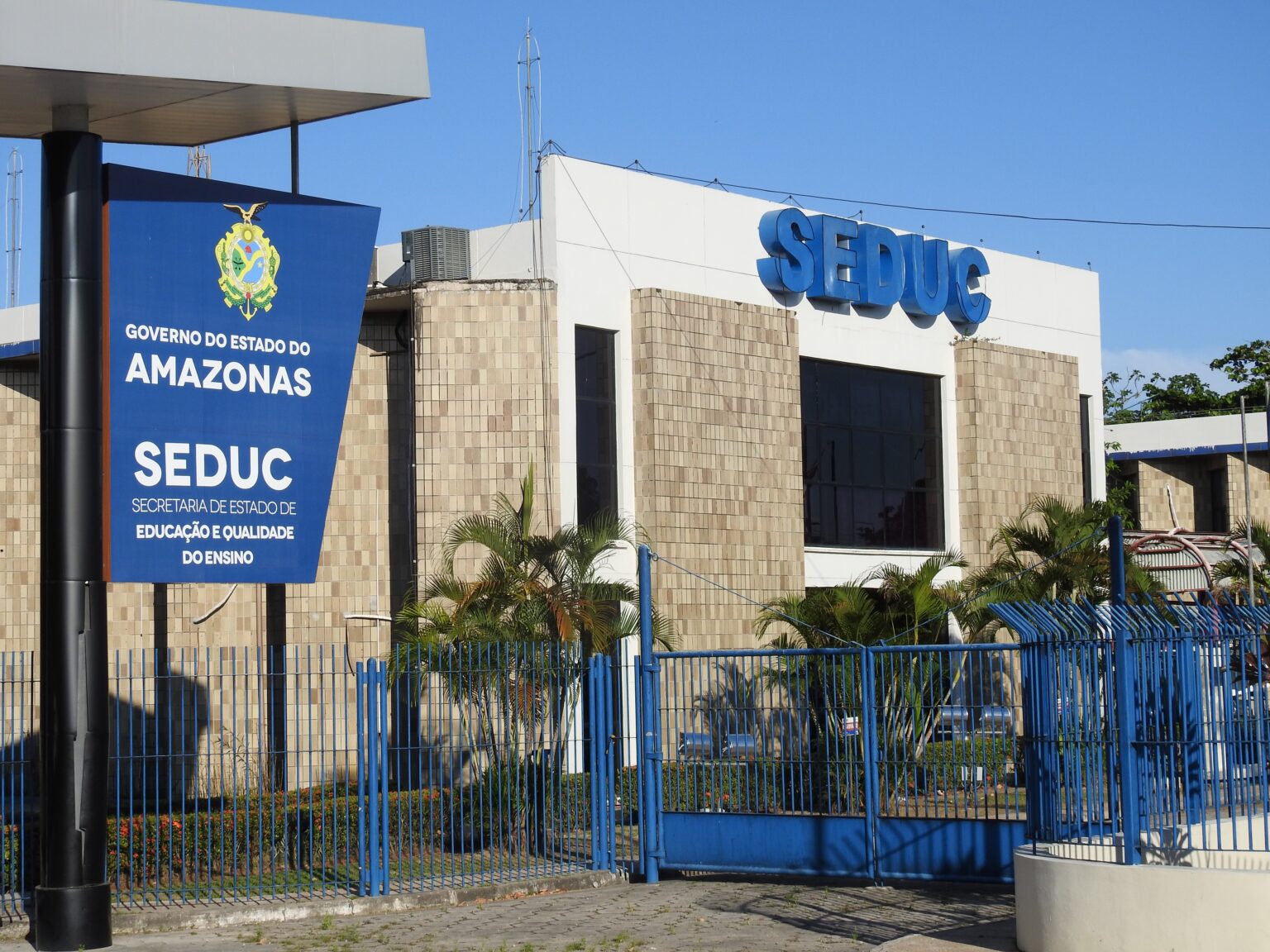 Professores do Amazonas Sofrem com Suspensão de Atendimento em Plano de Saúde