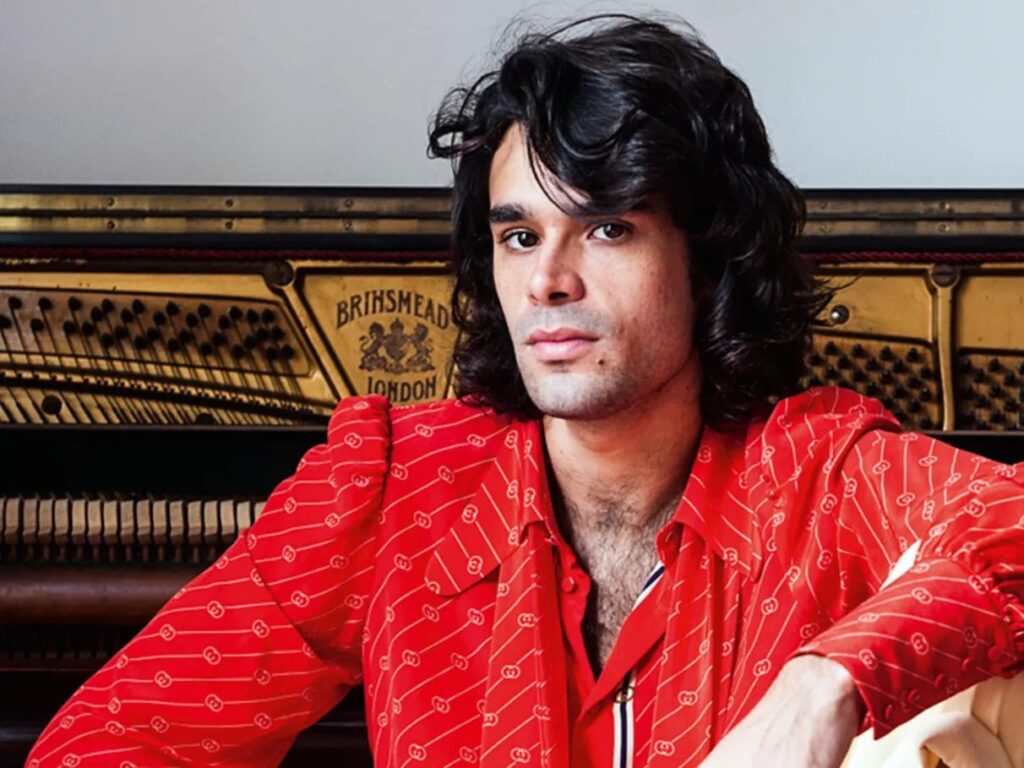 Zé Ibarra Leva Música Brasileira ao Theatro Pedro II em Ribeirão Preto