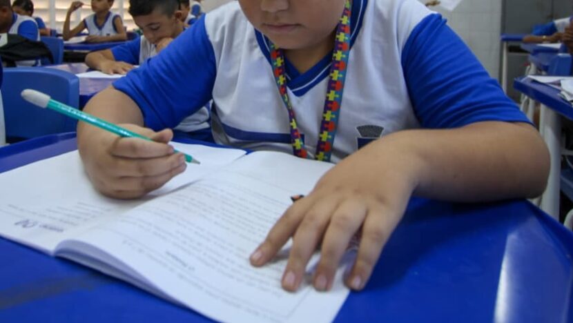 Famílias e Professores Exigem Concurso para Educação Especial em Natal Famílias e Professores Exigem Concurso para Educação Especial em Natal