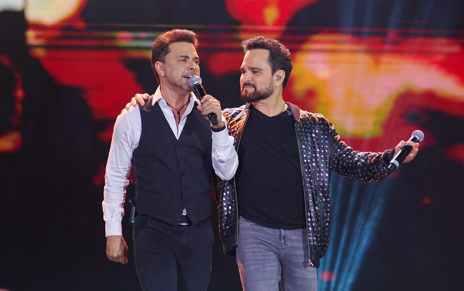 Zezé Di Camargo e Luciano Celebram 35 Anos de Sucessos em Show Memorável