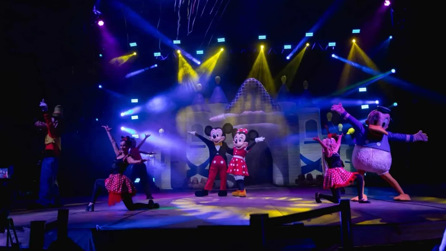 Ribeirão Preto recebe o espetáculo Disney Magic Show com personagens e música envolventes