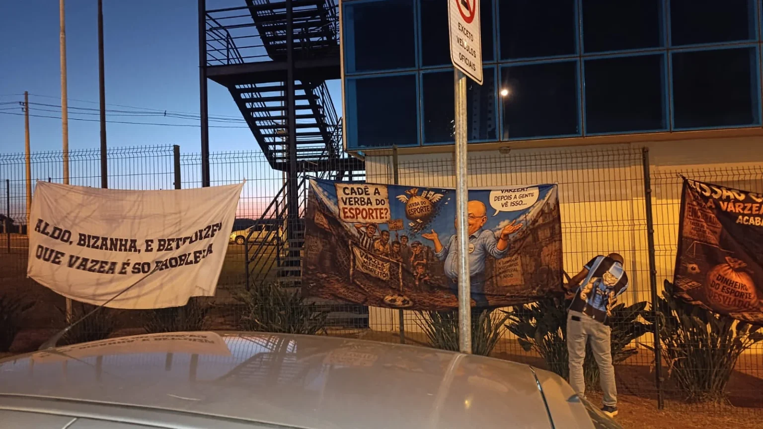 Clubes de Franca abandonam Varzeano após impasse com uniformes e organizadores Clubes de Franca abandonam Varzeano após impasse com uniformes e organizadores
