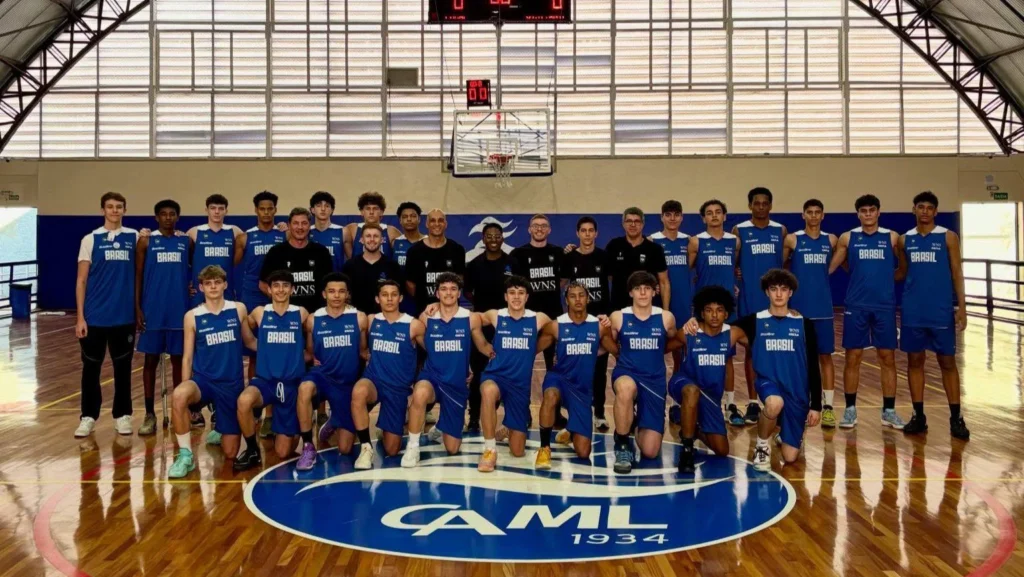 Atletas de Cravinhos no Camp Sub-15 da Seleção Brasileira de Basquete