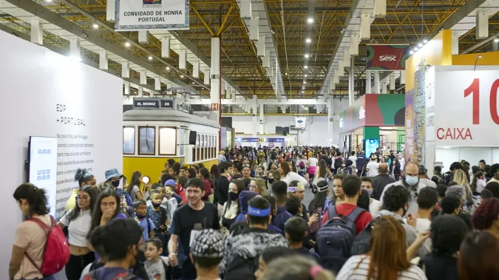 Bienal do Livro de São Paulo reúne autores renomados e oferece transporte gratuito
