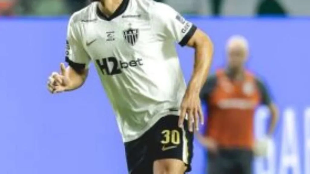 Atlético-MG e Santos duelam na Arena MRV com vaga na semifinal da Sul-Americana em jogo