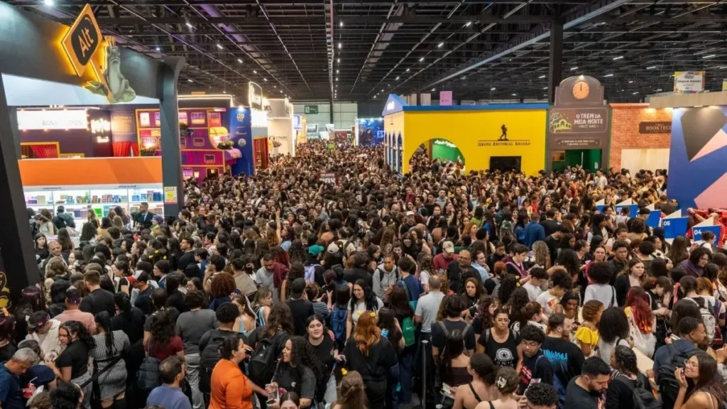 Bienal do Livro de São Paulo bate recorde com 760 mil visitantes e amplia experiência