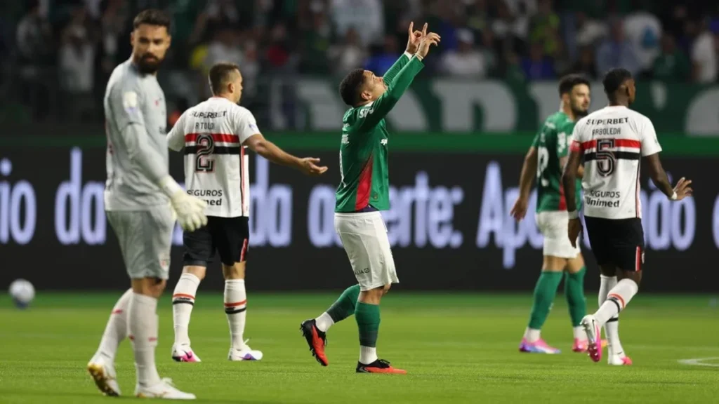 Palmeiras vence São Paulo e retoma liderança do Brasileirão com autoridade