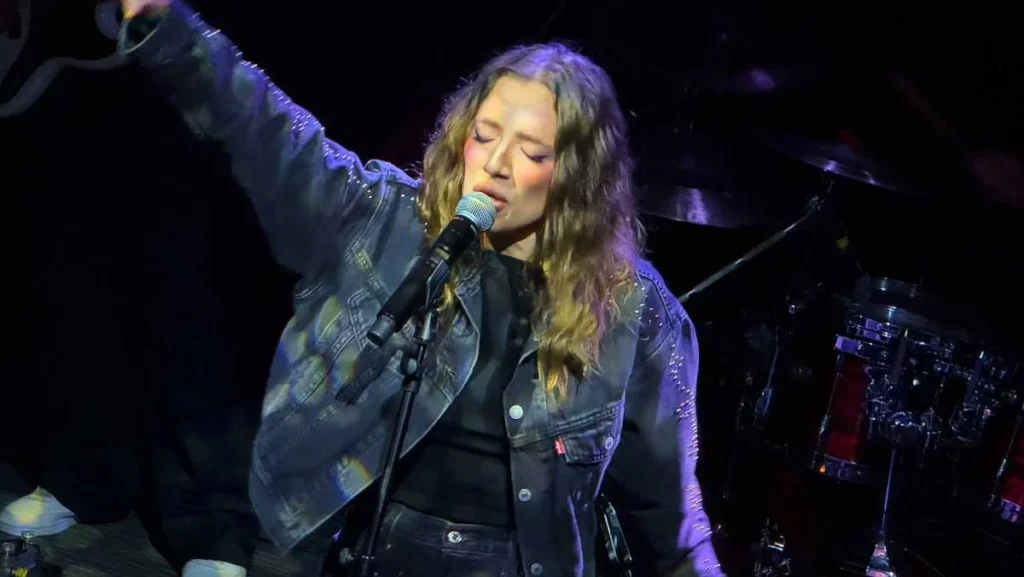Cantora paranaense GIANA abre show de Zayn em São Paulo e vive momento histórico na carreira