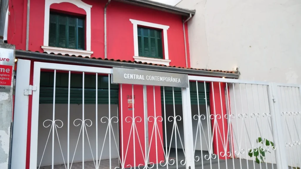 Casarão Histórico em Ribeirão Preto Ganha Espaço de Arte Contemporânea Casarão Histórico em Ribeirão Preto Ganha Espaço de Arte Contemporânea