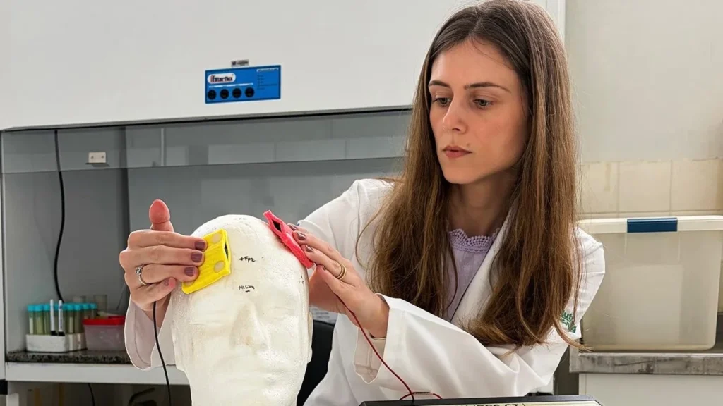 Estimulação Cerebral e Educação Nutricional Reduzem Desejo por Comida em Mulheres com Obesidade