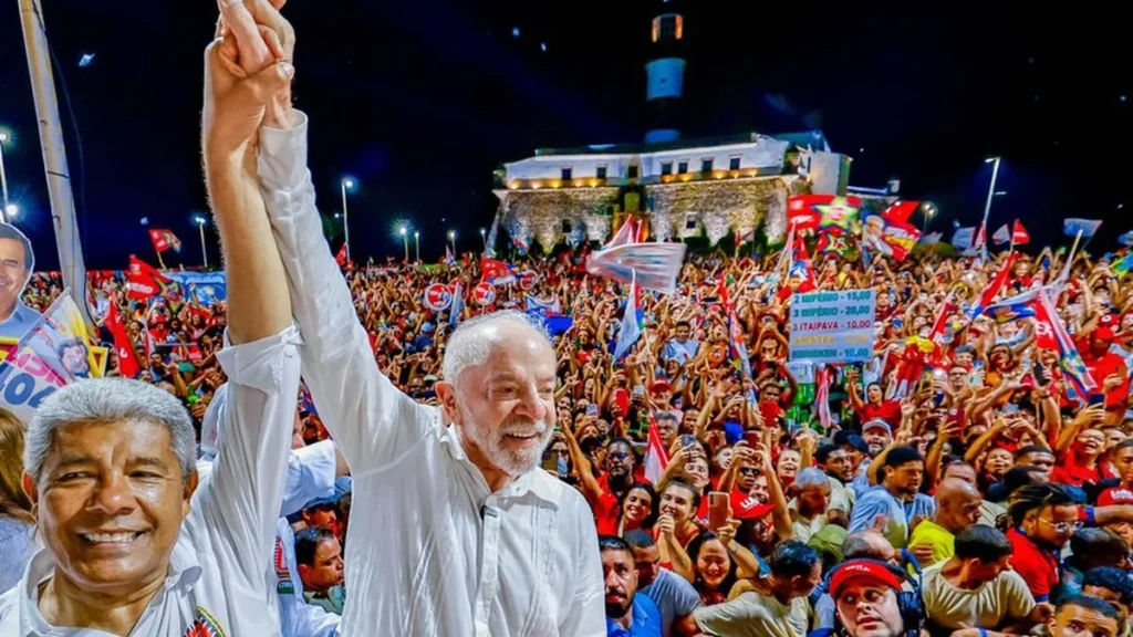 Lula intensifica campanha nos principais estados para conquistar indecisos e antigos eleitores do PT