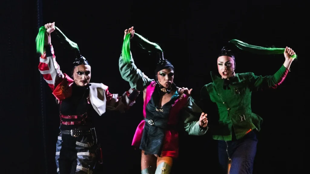 Macbeth em Versão Drag Queen Encena Ambição e Paranoia no Sesc Pompeia