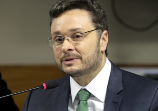Manuel Vitório Esclarece Fake News sobre Empréstimos na Bahia