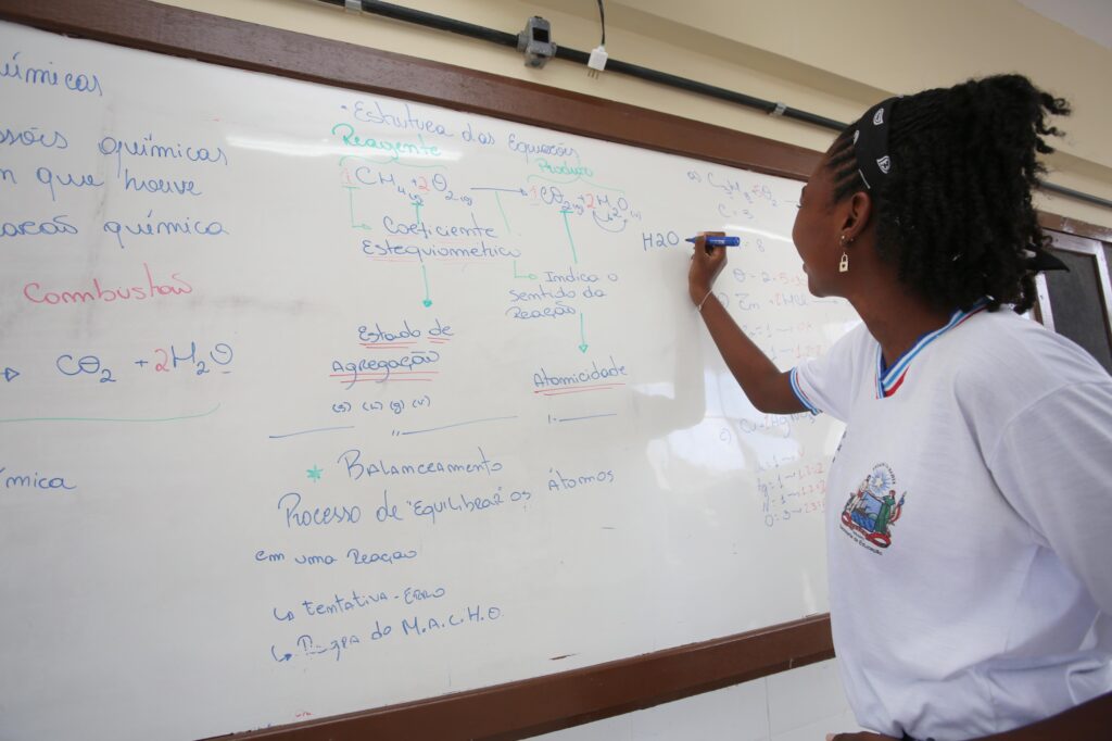 Bahia Celebra Dia Internacional da Educação com Foco na Alfabetização Infantil