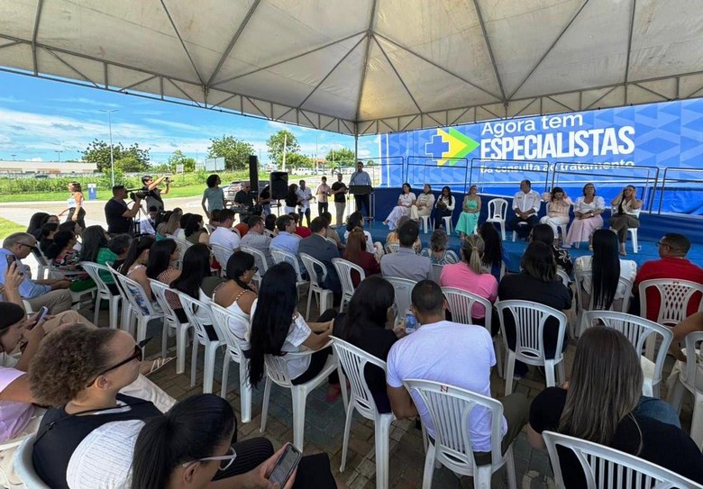 Carreta do Programa Agora Tem Especialistas Oferece Atendimento Focado na Saúde da Mulher em Barreir