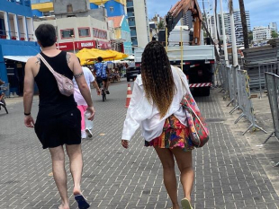 Dicas de Segurança para Turistas: Use Bolsas à Frente do Corpo em Áreas de Risco na Bahia Dicas de Segurança para Turistas: Use Bolsas à Frente do Corpo em Áreas de Risco na Bahia