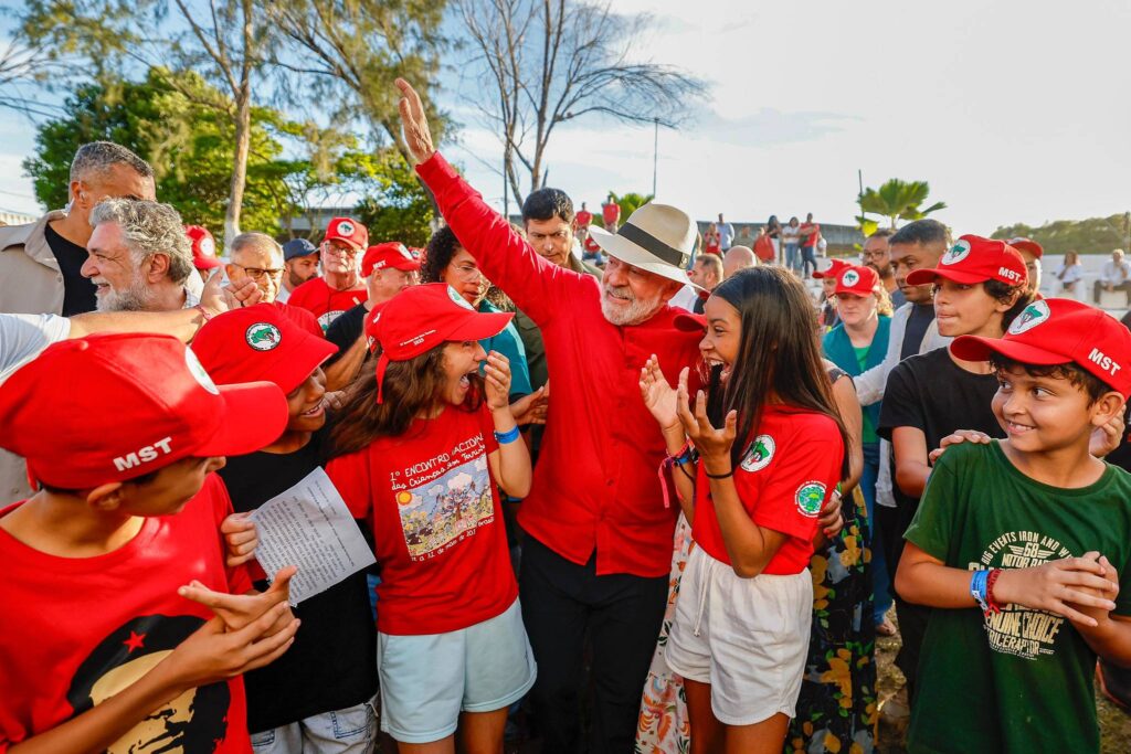 Lula Anuncia Avanços na Reforma Agrária Durante Encontro do MST na Bahia